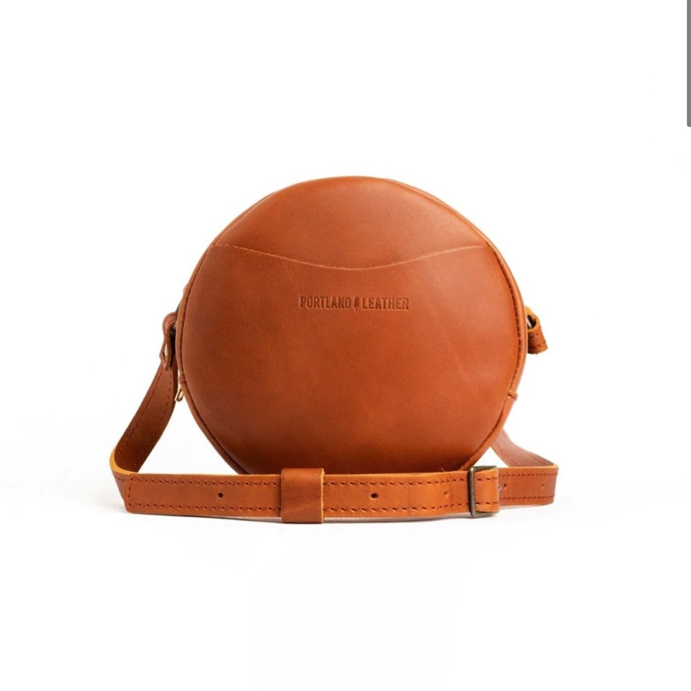 Small Portland Leather “Almost perfect” circle crossbody bag in the color Honey